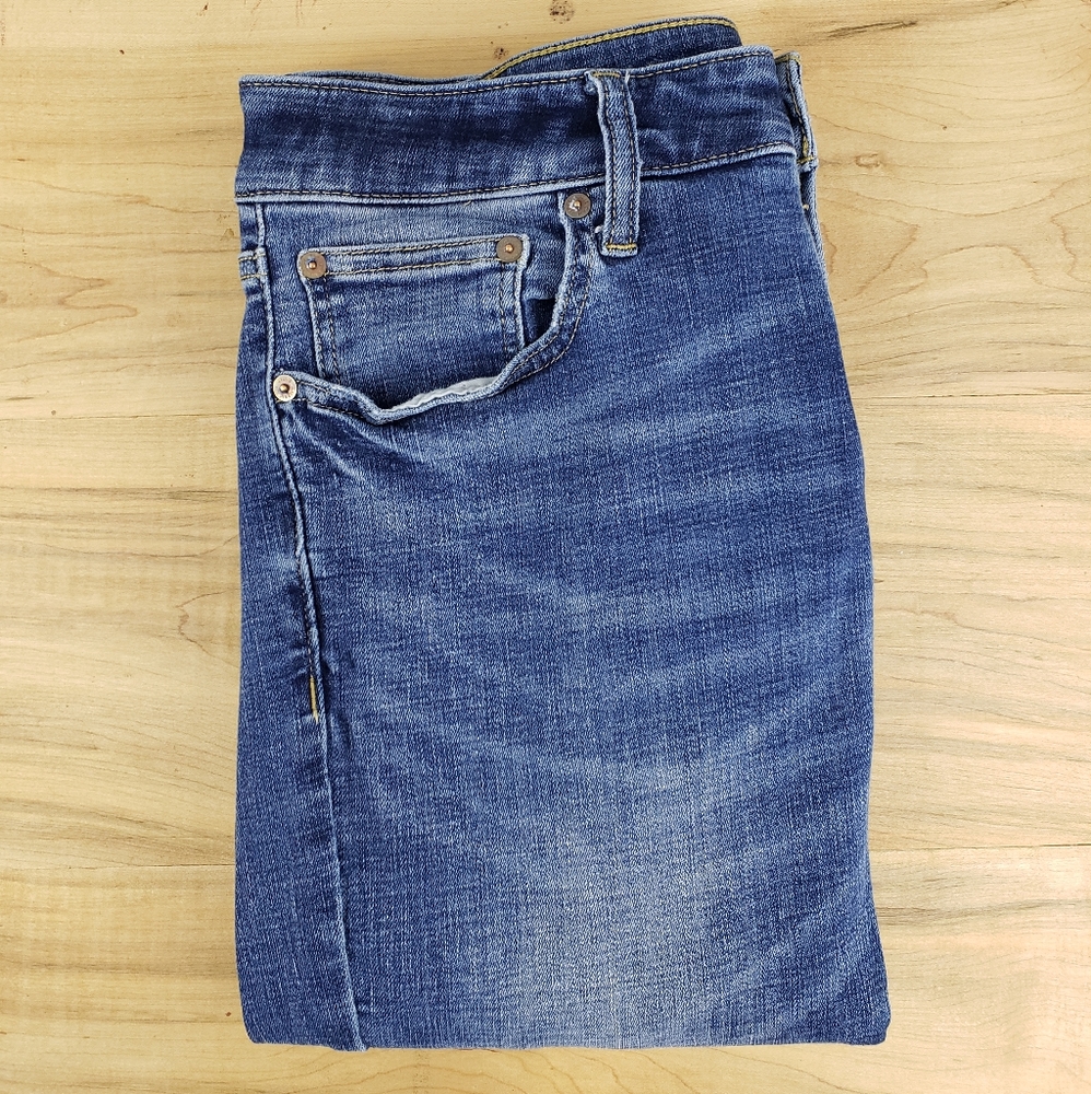 American Eagle Light Wash Skinny Jeans